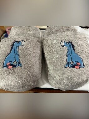 Disney Eeyore Cozy Gray Plush Slippers size medium 7/8